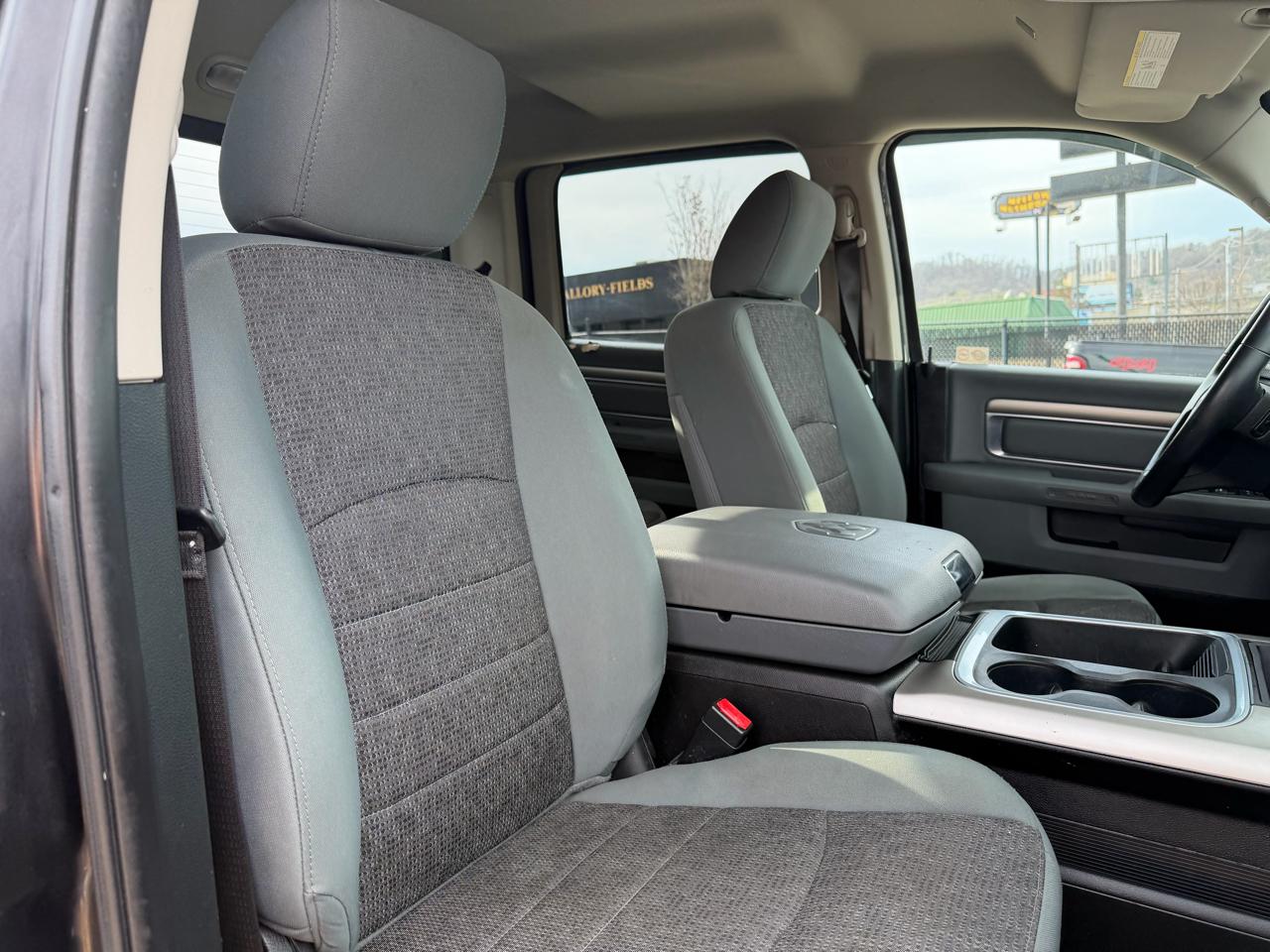 RAM 1500 SLT Crew Cab SWB 4WD 2017