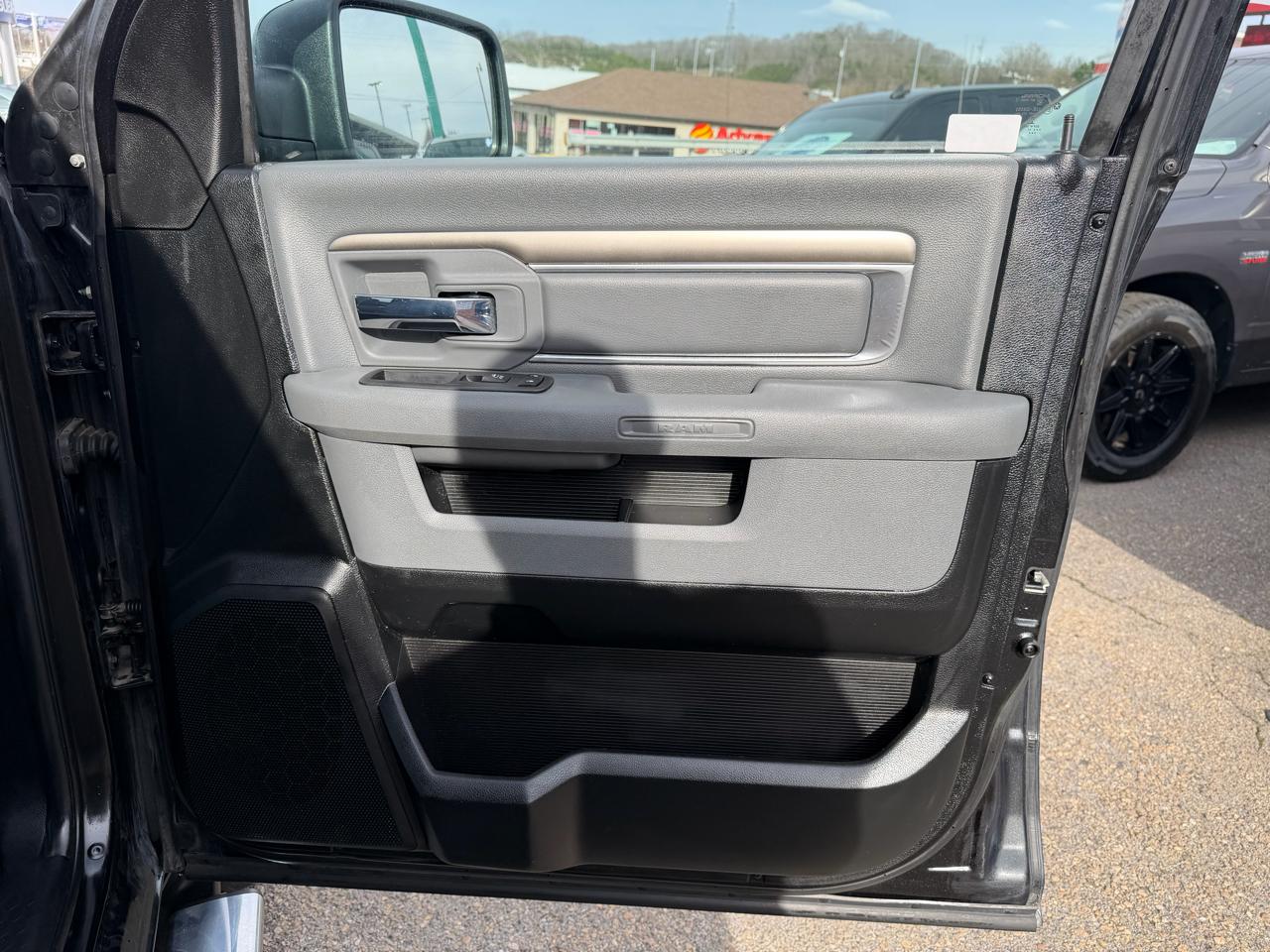 RAM 1500 SLT Crew Cab SWB 4WD 2017