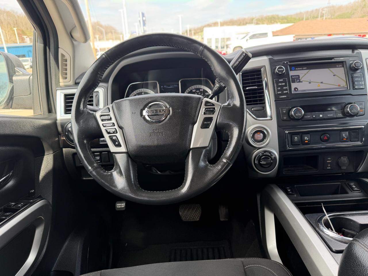 Nissan Titan SV Crew Cab 4WD 2017
