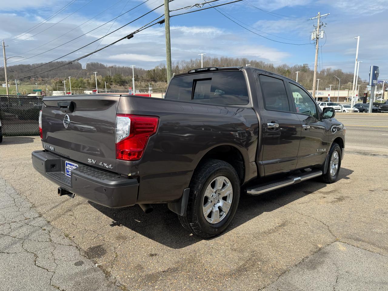 Nissan Titan SV Crew Cab 4WD 2017