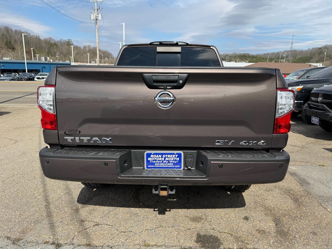 Nissan Titan SV Crew Cab 4WD 2017