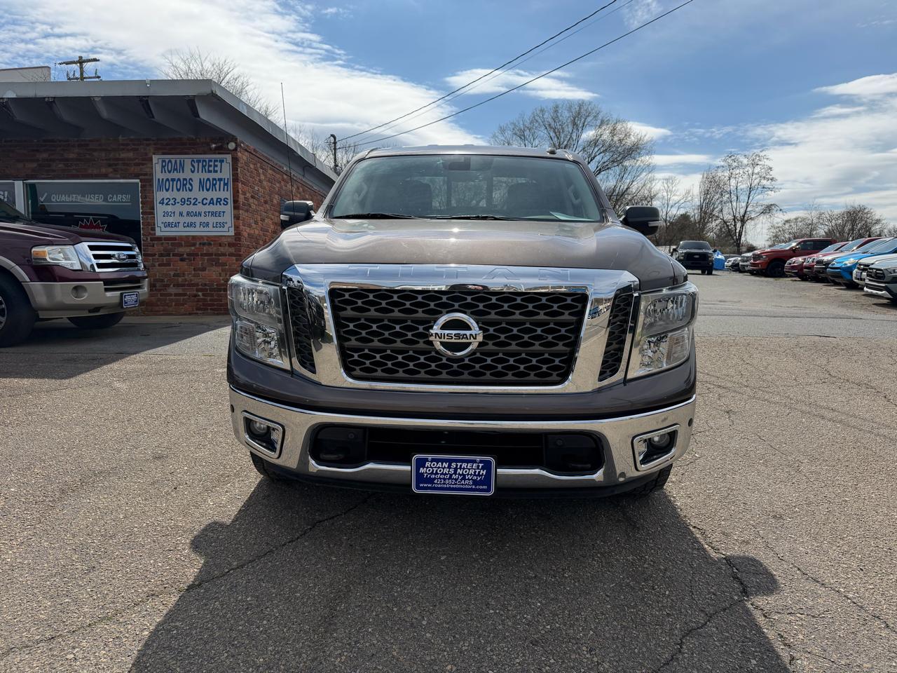 Nissan Titan SV Crew Cab 4WD 2017