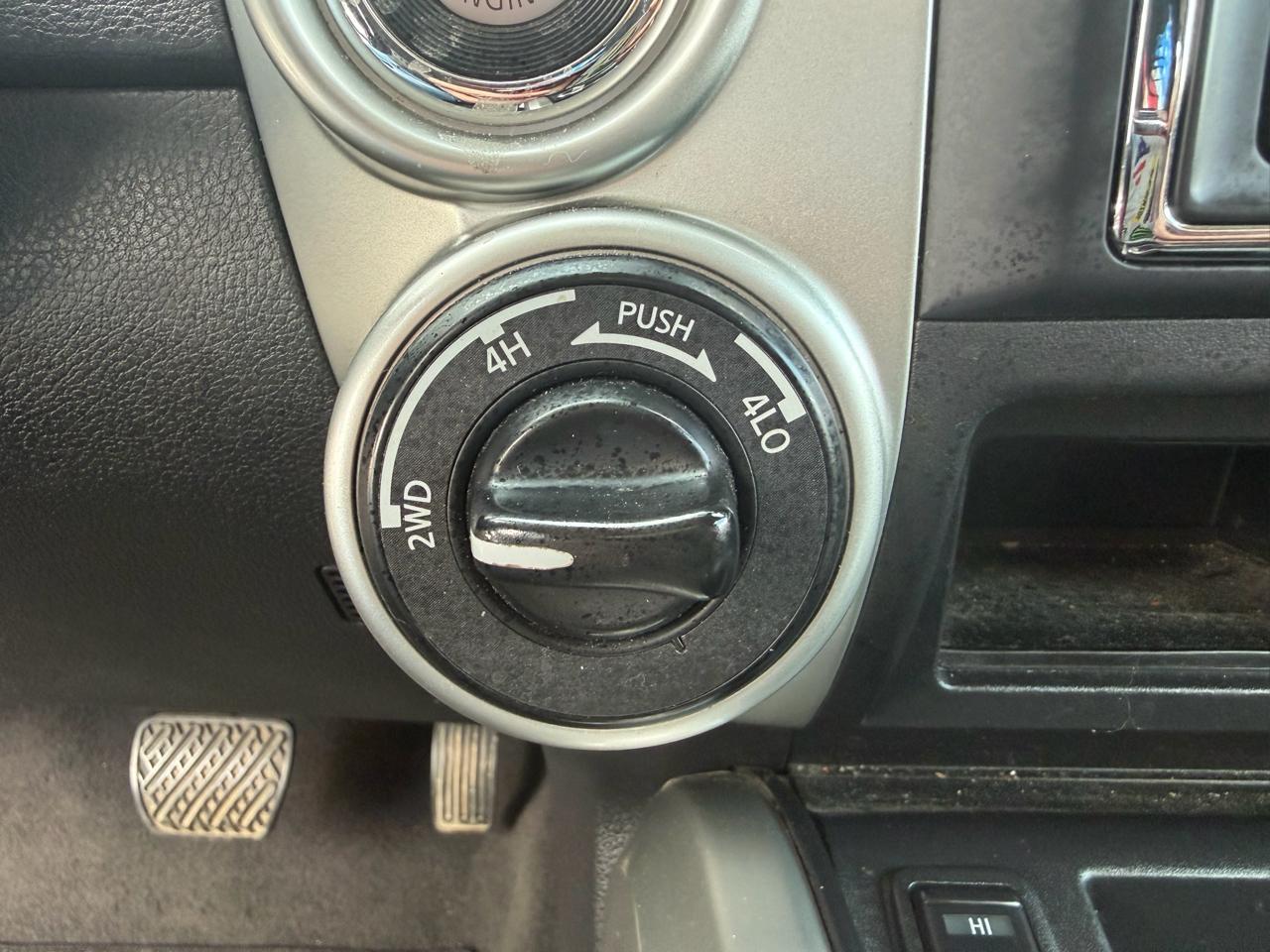 Nissan Titan SV Crew Cab 4WD 2017