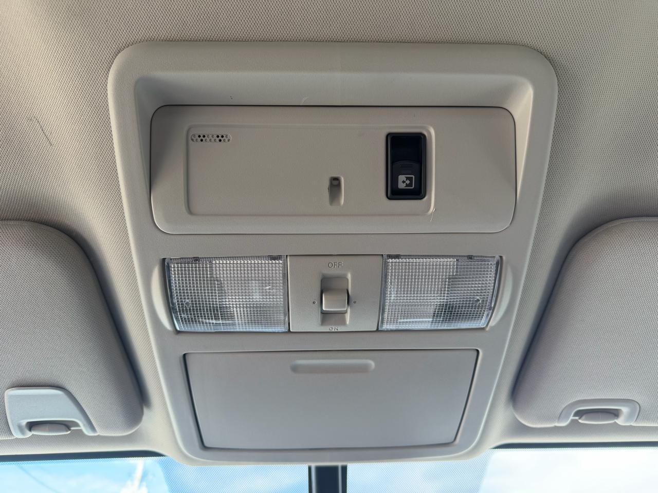 Nissan Titan SV Crew Cab 4WD 2017