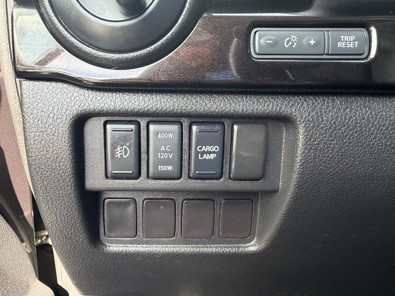 Nissan Titan SV Crew Cab 4WD 2017