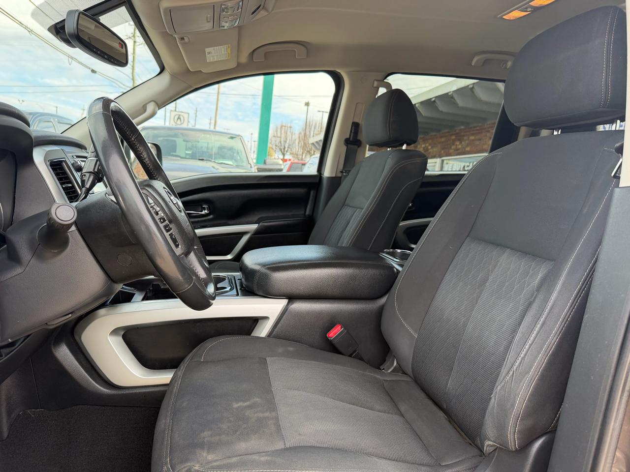 Nissan Titan SV Crew Cab 4WD 2017