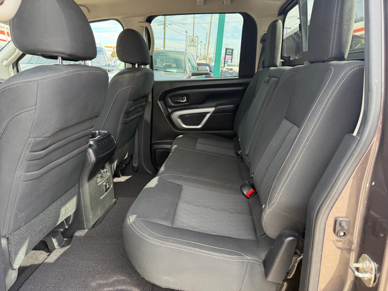 Nissan Titan SV Crew Cab 4WD 2017