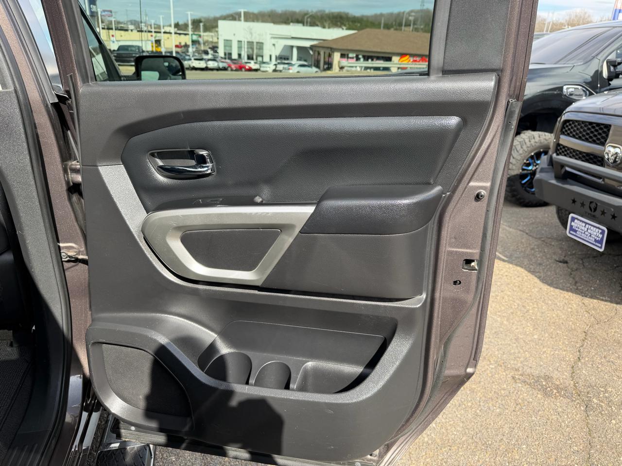 Nissan Titan SV Crew Cab 4WD 2017