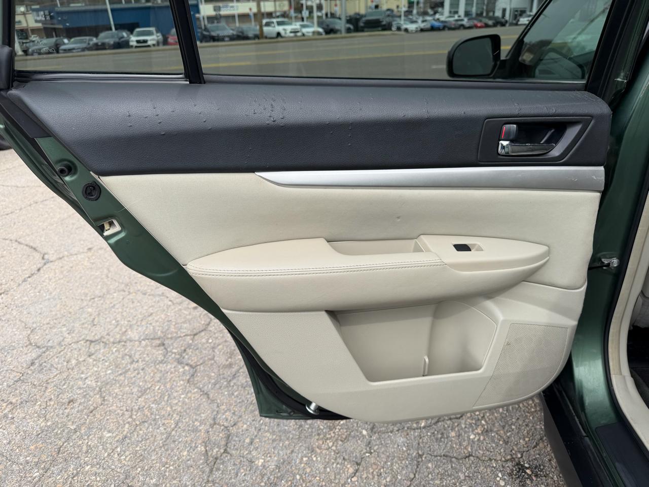 Subaru Outback 2.5i Premium 2012