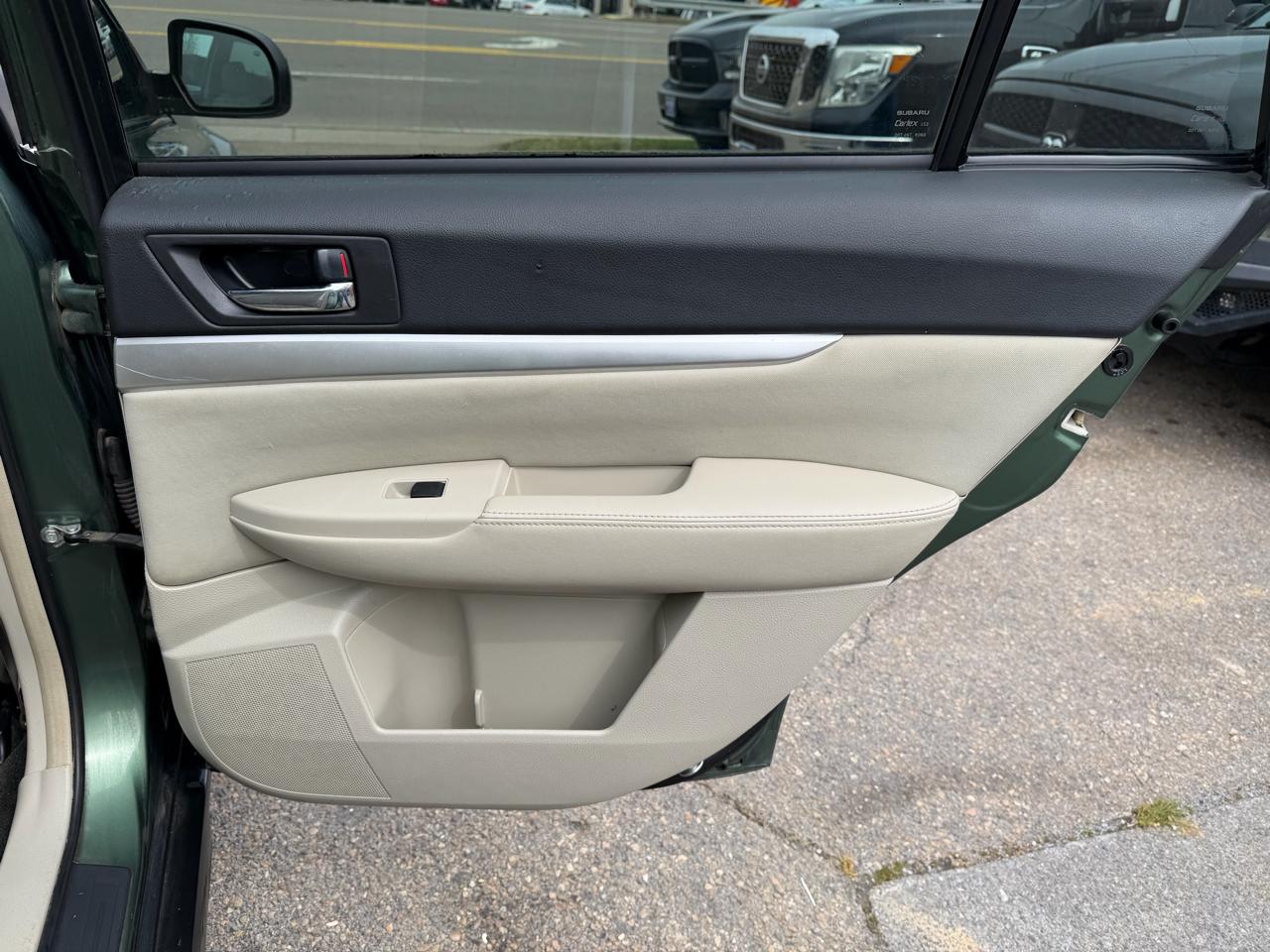 Subaru Outback 2.5i Premium 2012