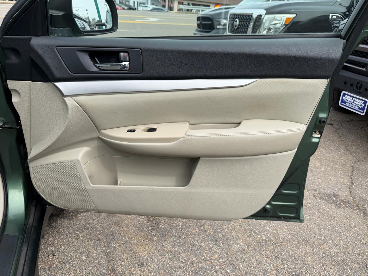 Subaru Outback 2.5i Premium 2012