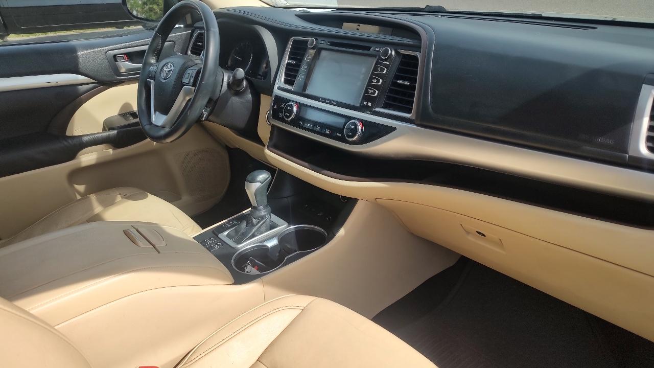 Toyota Highlander XLE AWD V6 2016