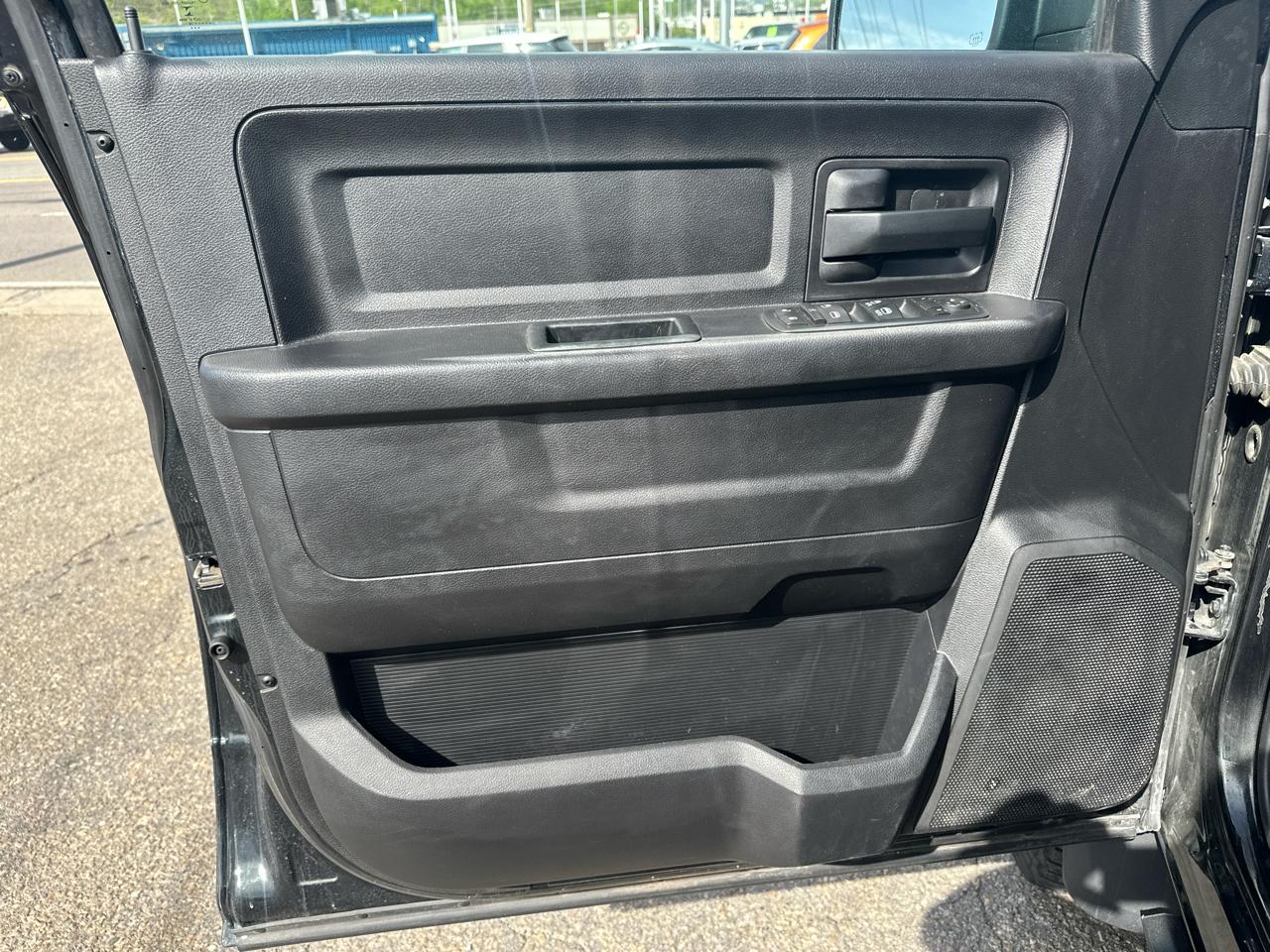 RAM 2500 Tradesman Crew Cab LWB 4WD 2016