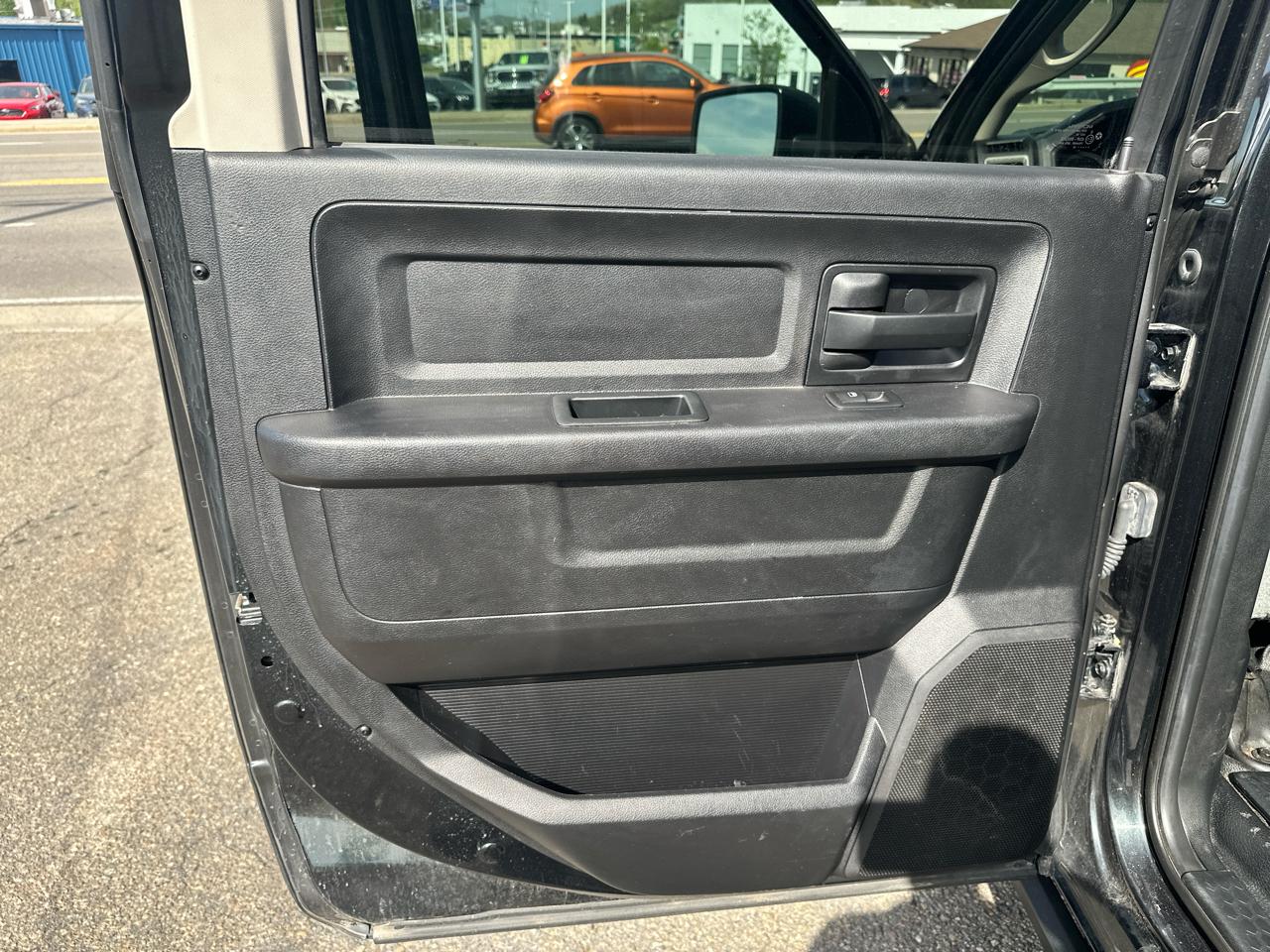 RAM 2500 Tradesman Crew Cab LWB 4WD 2016