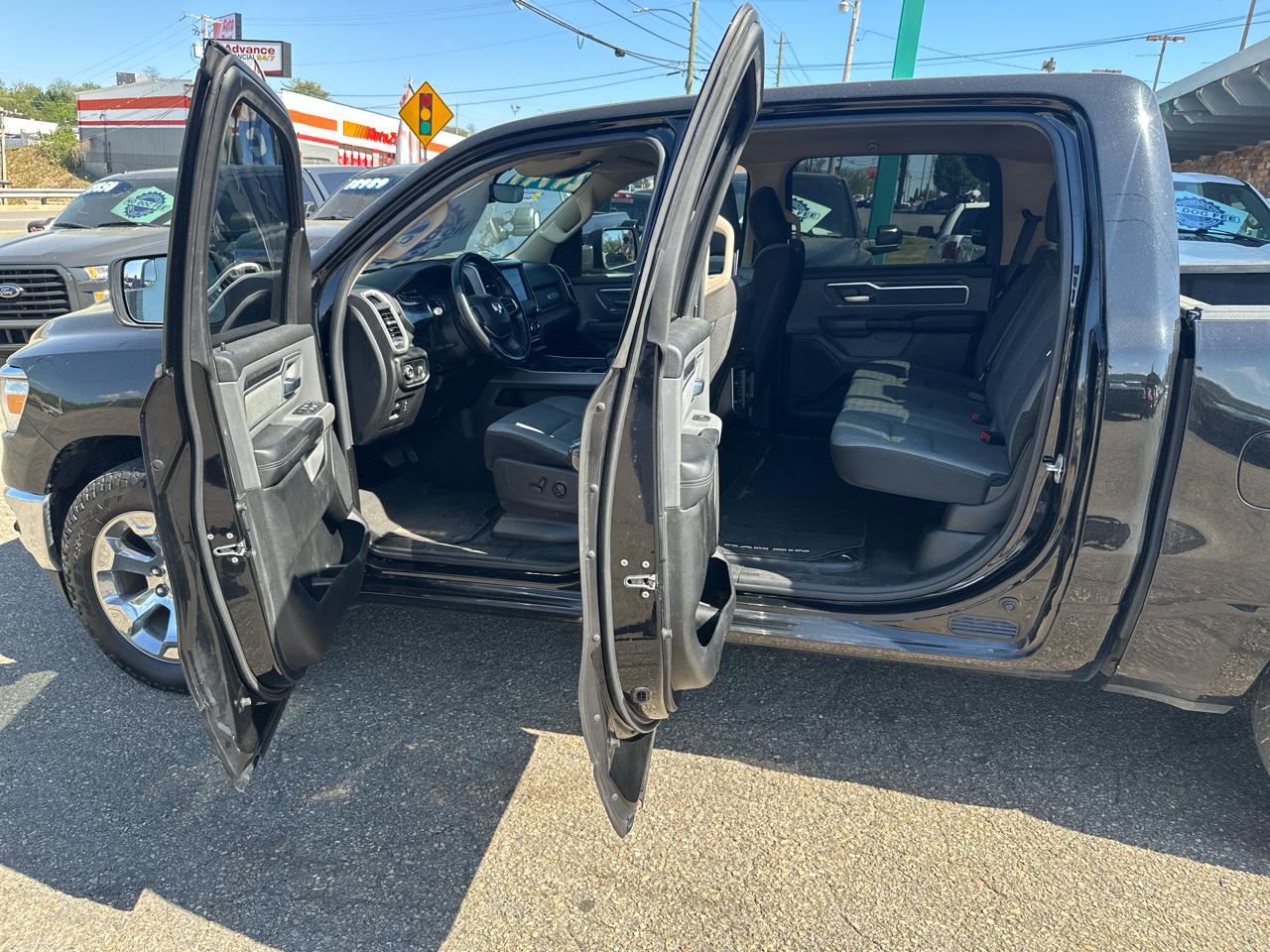 RAM 1500 Big Horn Crew Cab SWB 4WD 2020