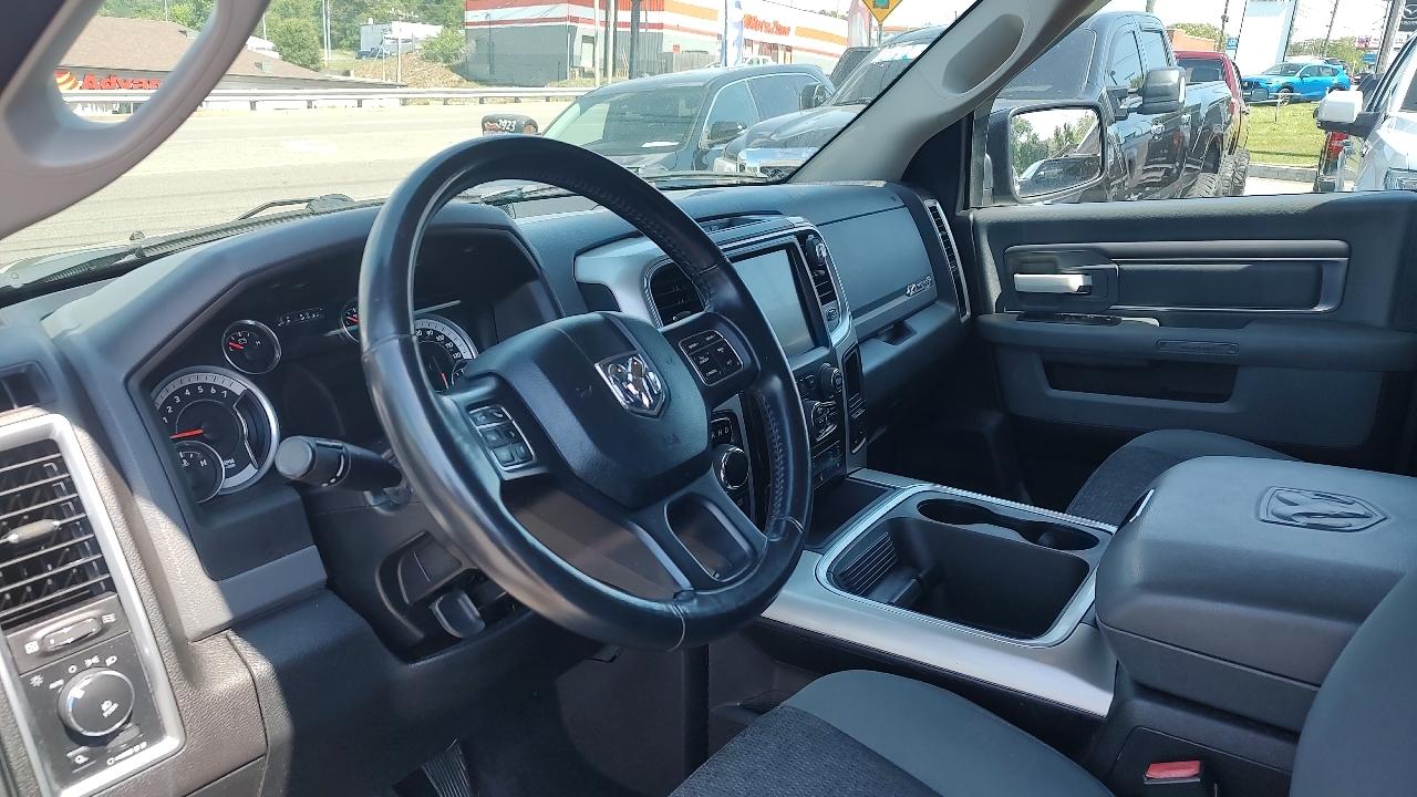 RAM 1500 SLT Crew Cab SWB 4WD 2016