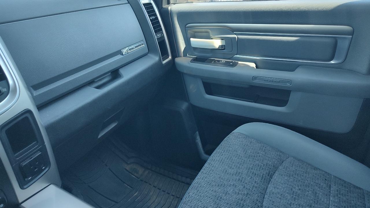 RAM 1500 SLT Crew Cab SWB 4WD 2016