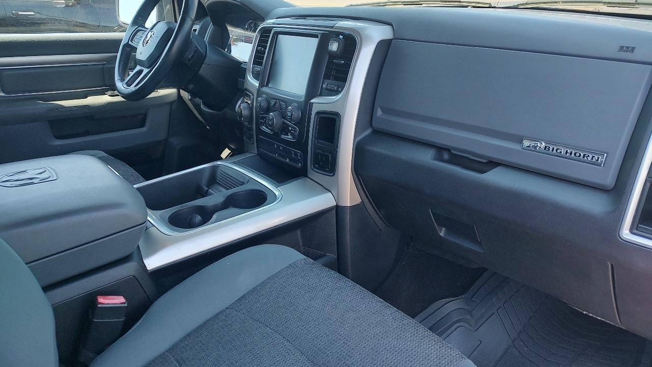 RAM 1500 SLT Crew Cab SWB 4WD 2016