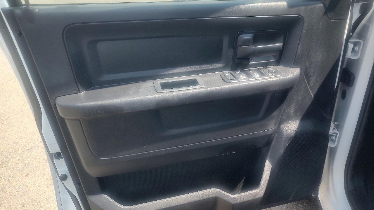 RAM 1500 Tradesman Quad Cab 4WD 2015