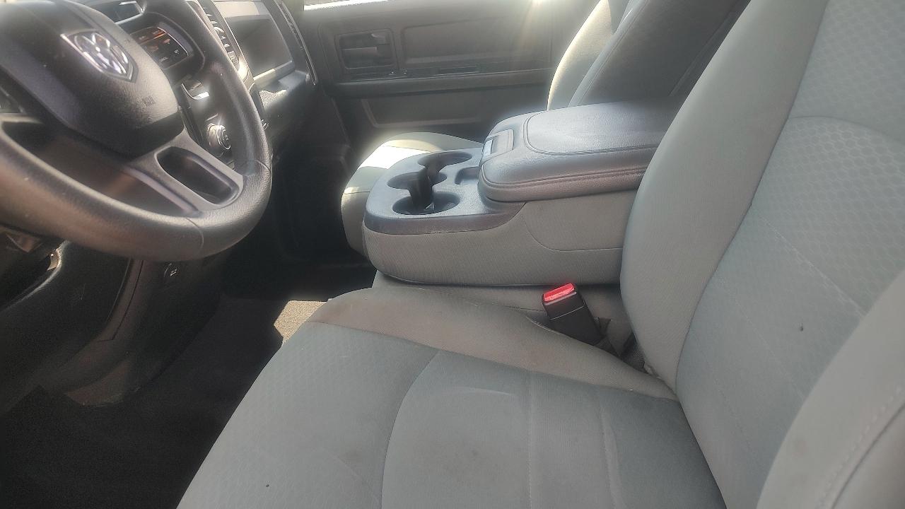 RAM 1500 Tradesman Quad Cab 4WD 2015