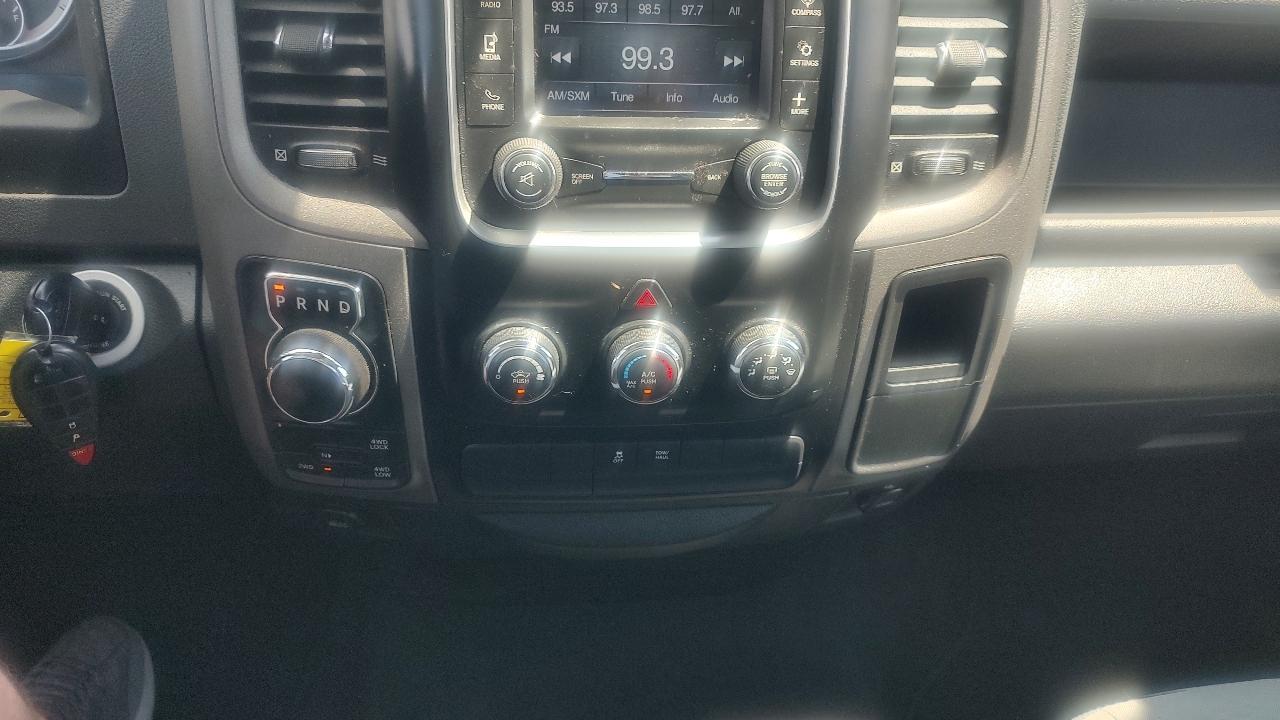 RAM 1500 Tradesman Quad Cab 4WD 2015