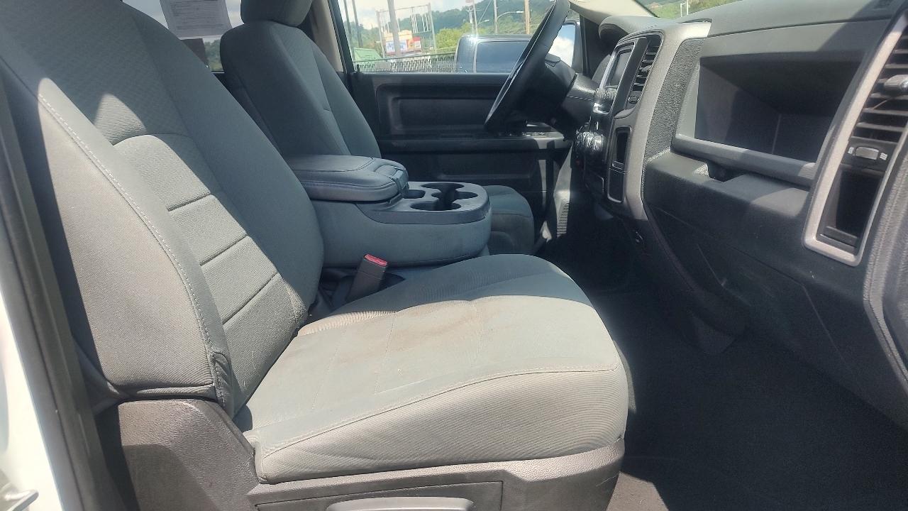RAM 1500 Tradesman Quad Cab 4WD 2015