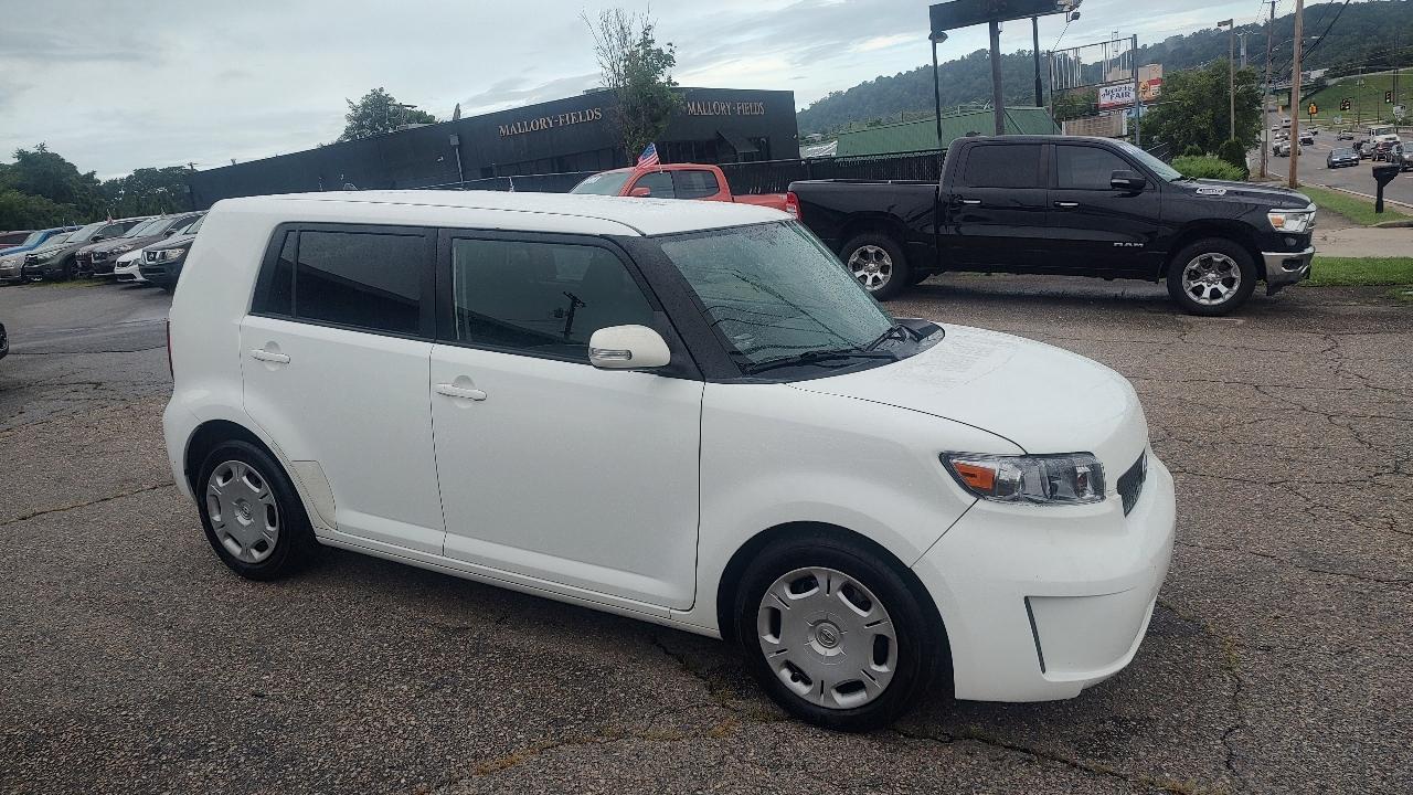 Scion xB 5-Door Wagon 5-Spd MT 2010