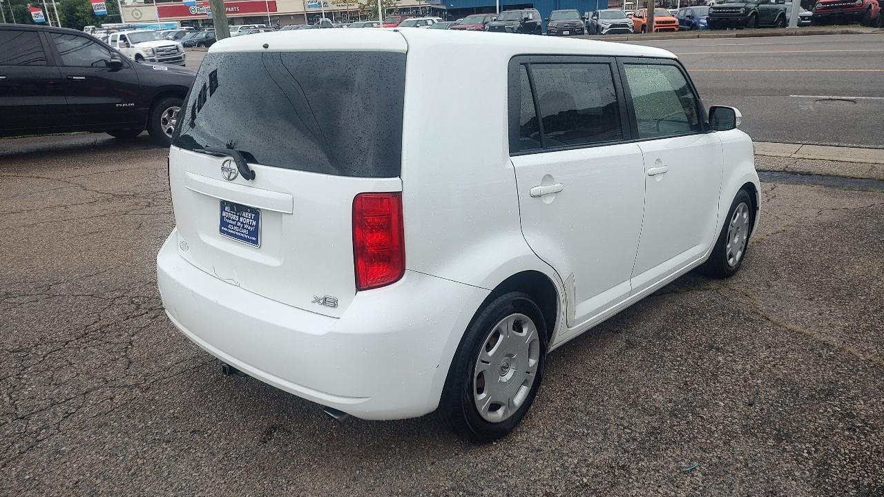 Scion xB 5-Door Wagon 5-Spd MT 2010