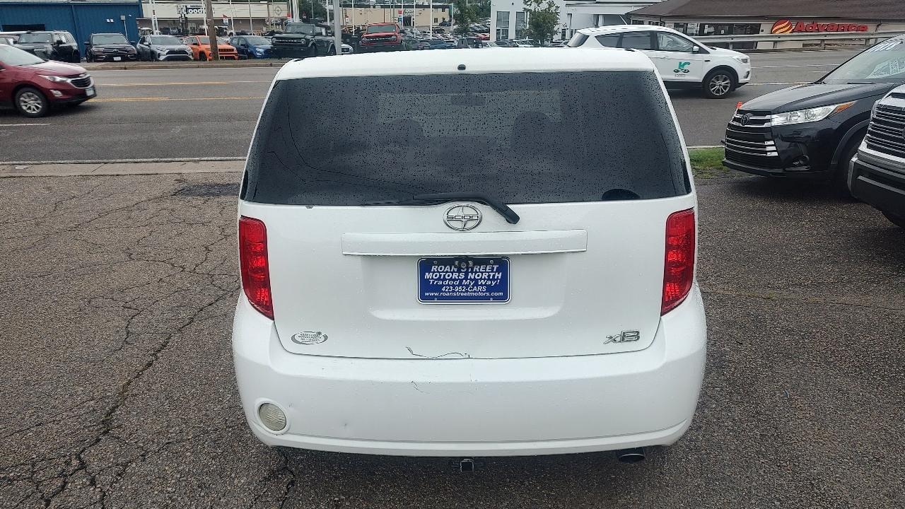 Scion xB 5-Door Wagon 5-Spd MT 2010