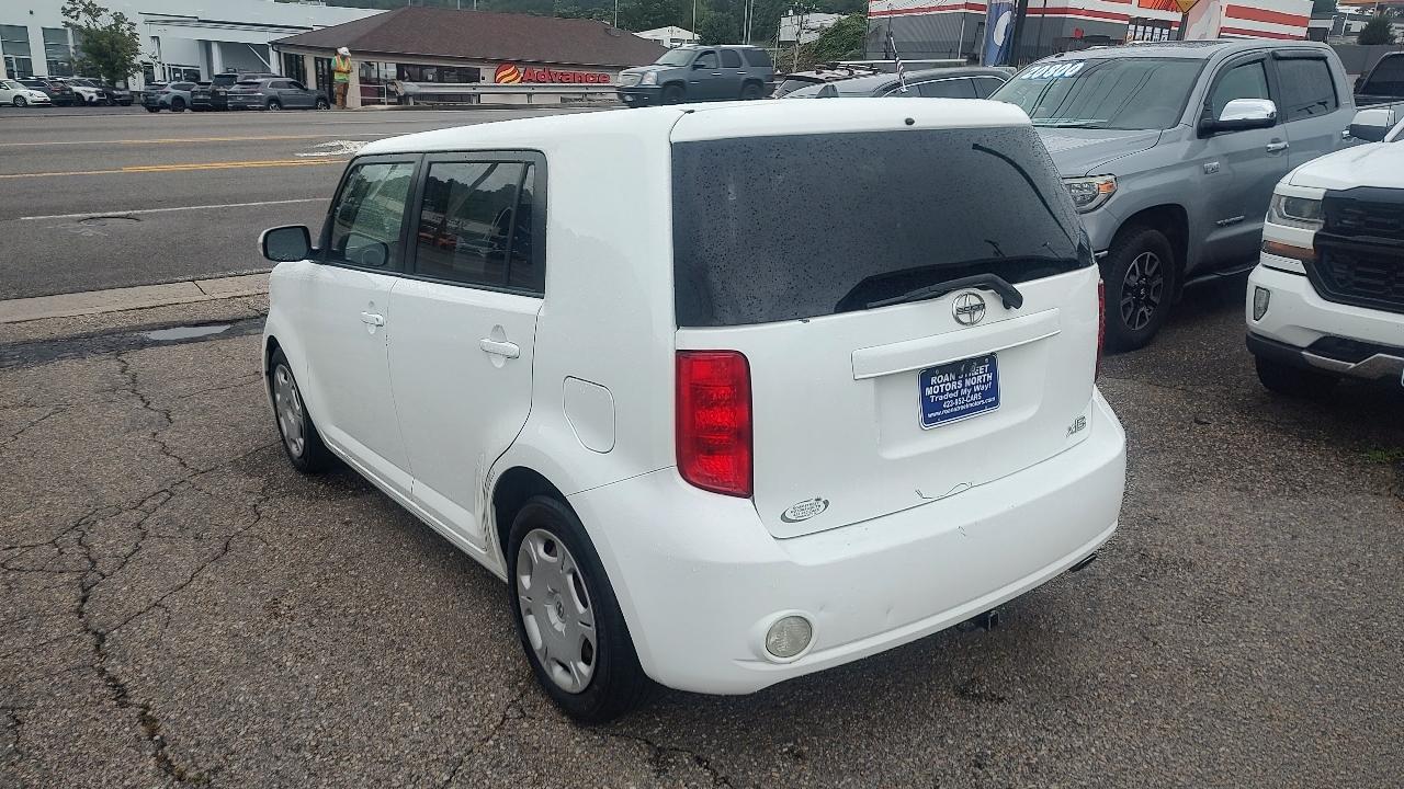 Scion xB 5-Door Wagon 5-Spd MT 2010