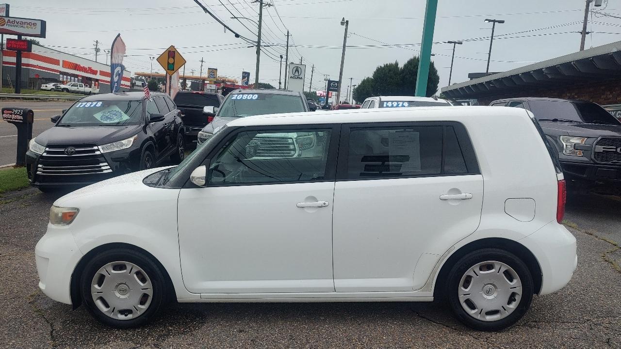 Scion xB 5-Door Wagon 5-Spd MT 2010