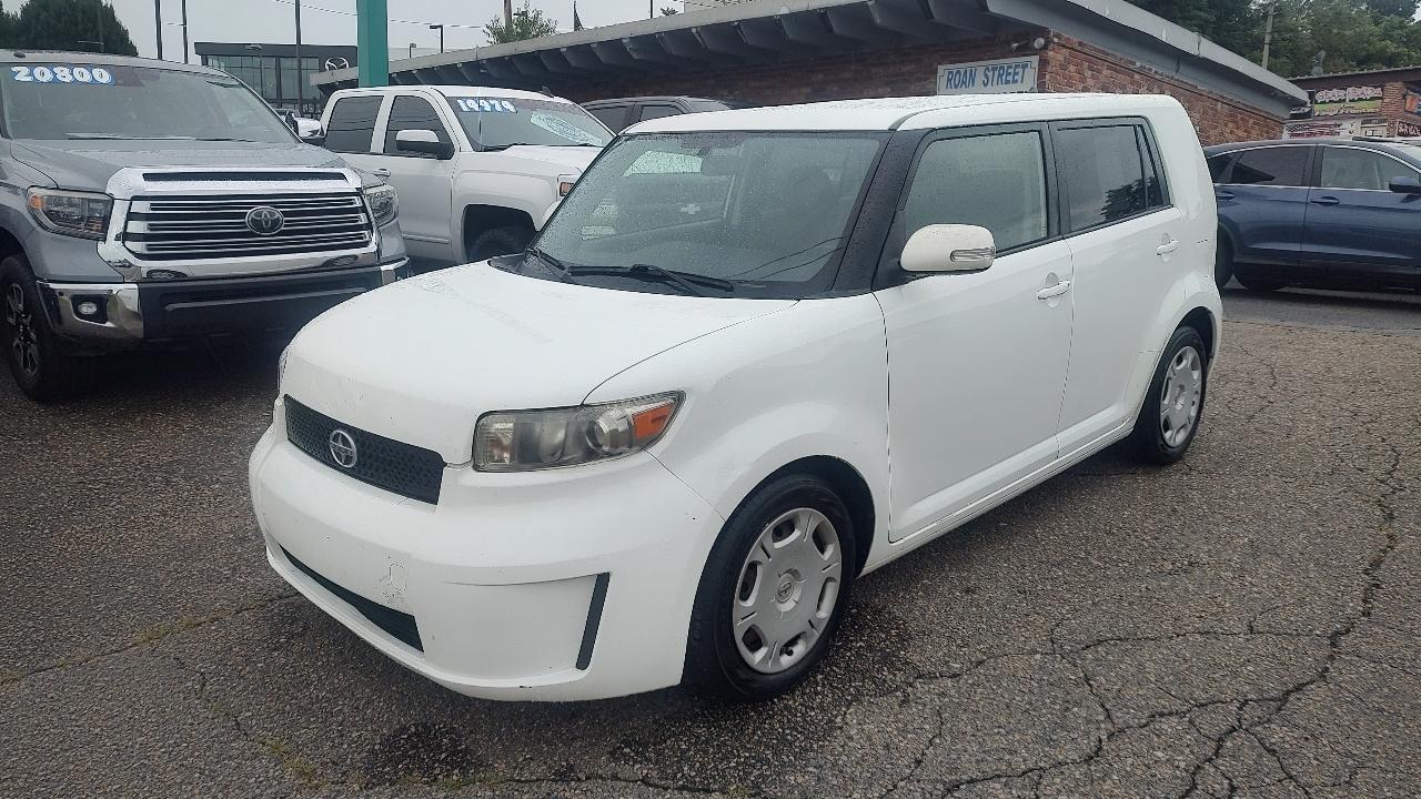 Scion xB 5-Door Wagon 5-Spd MT 2010