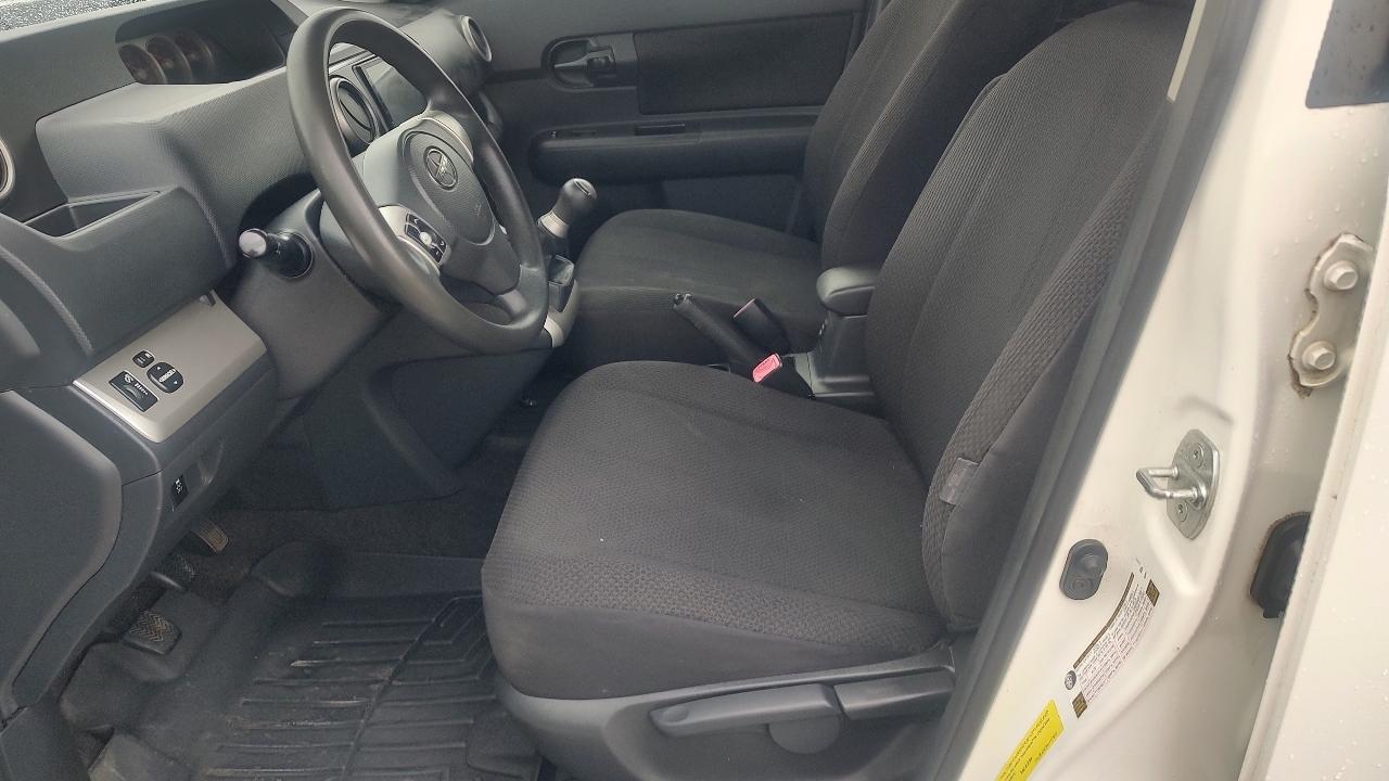 Scion xB 5-Door Wagon 5-Spd MT 2010