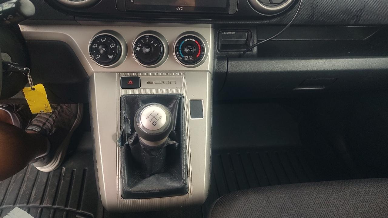 Scion xB 5-Door Wagon 5-Spd MT 2010