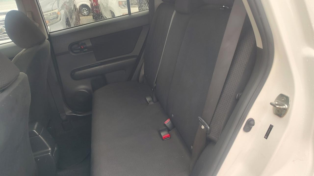 Scion xB 5-Door Wagon 5-Spd MT 2010