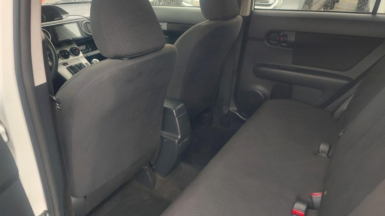 Scion xB 5-Door Wagon 5-Spd MT 2010