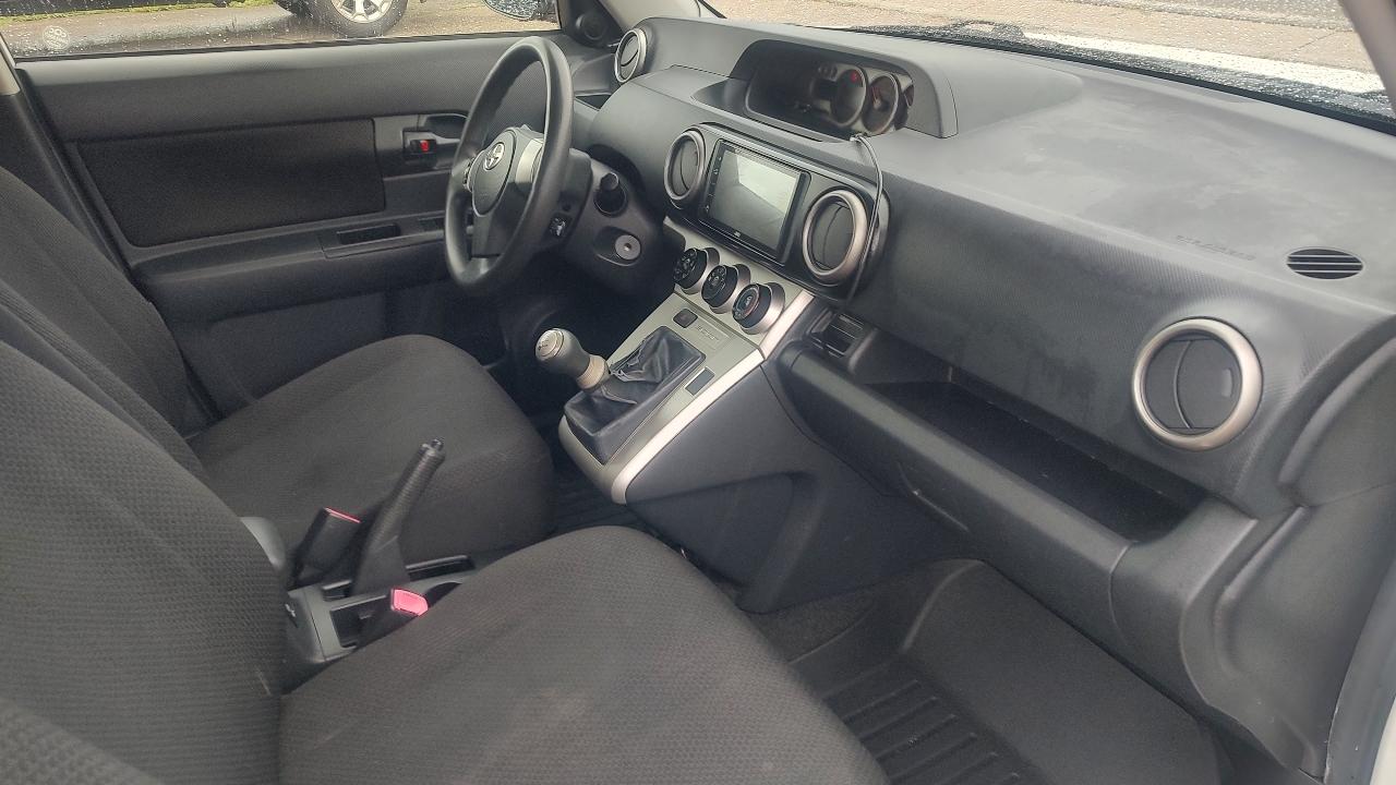 Scion xB 5-Door Wagon 5-Spd MT 2010