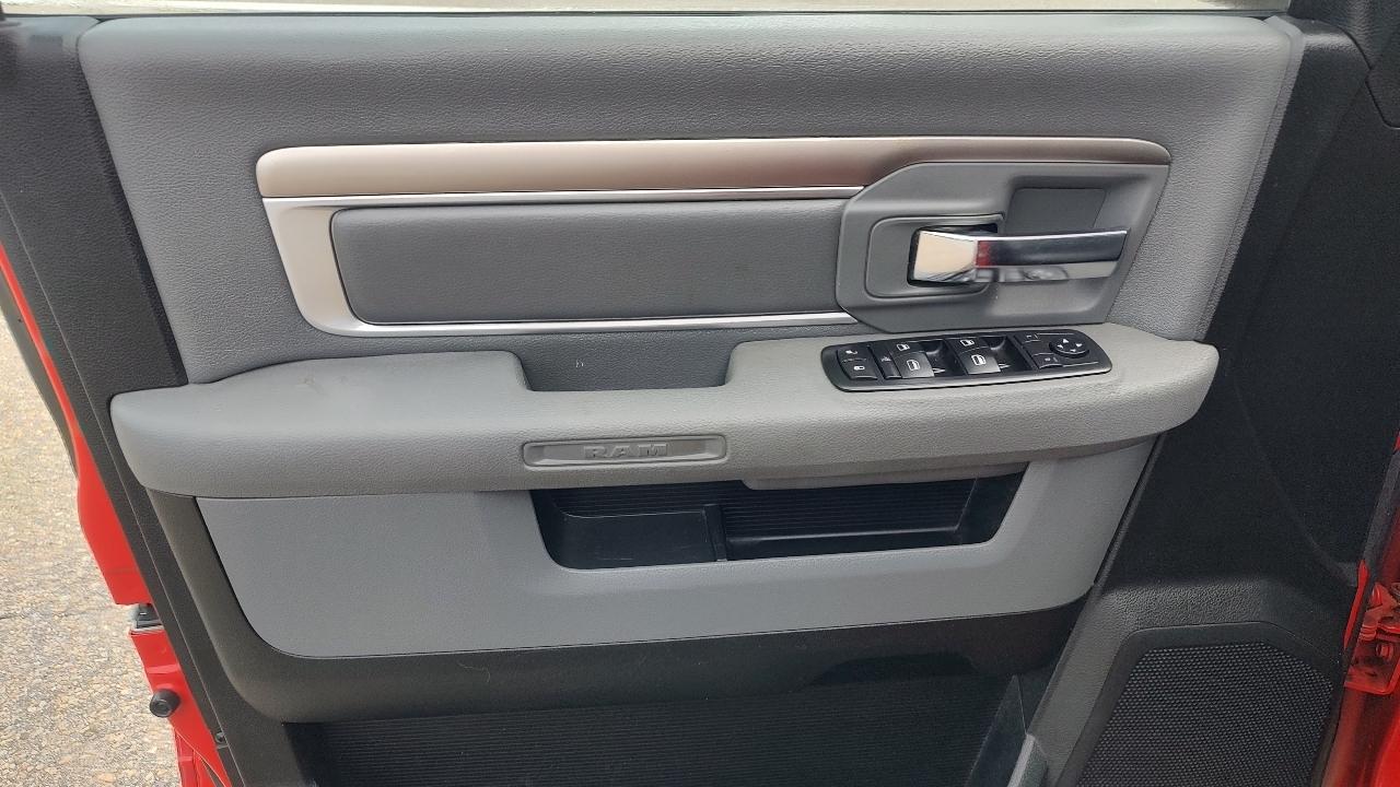 RAM 1500 SLT Quad Cab 4WD 2015