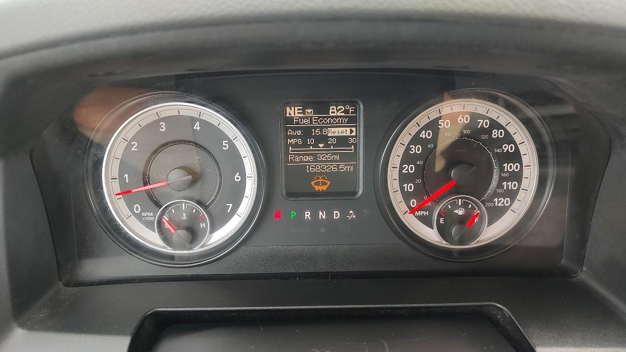 RAM 1500 SLT Quad Cab 4WD 2015