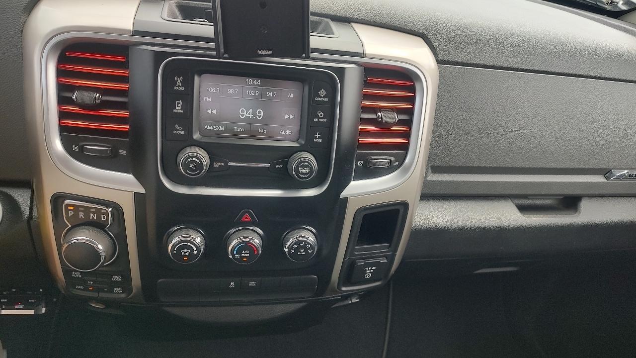 RAM 1500 SLT Quad Cab 4WD 2015