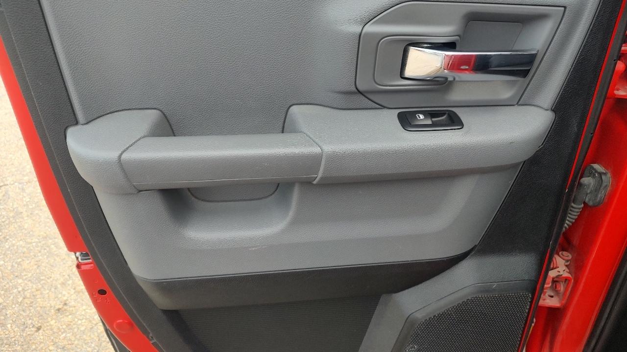 RAM 1500 SLT Quad Cab 4WD 2015