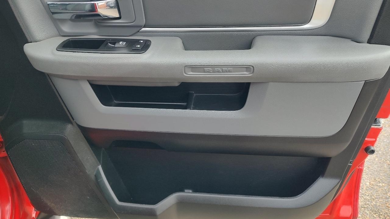 RAM 1500 SLT Quad Cab 4WD 2015