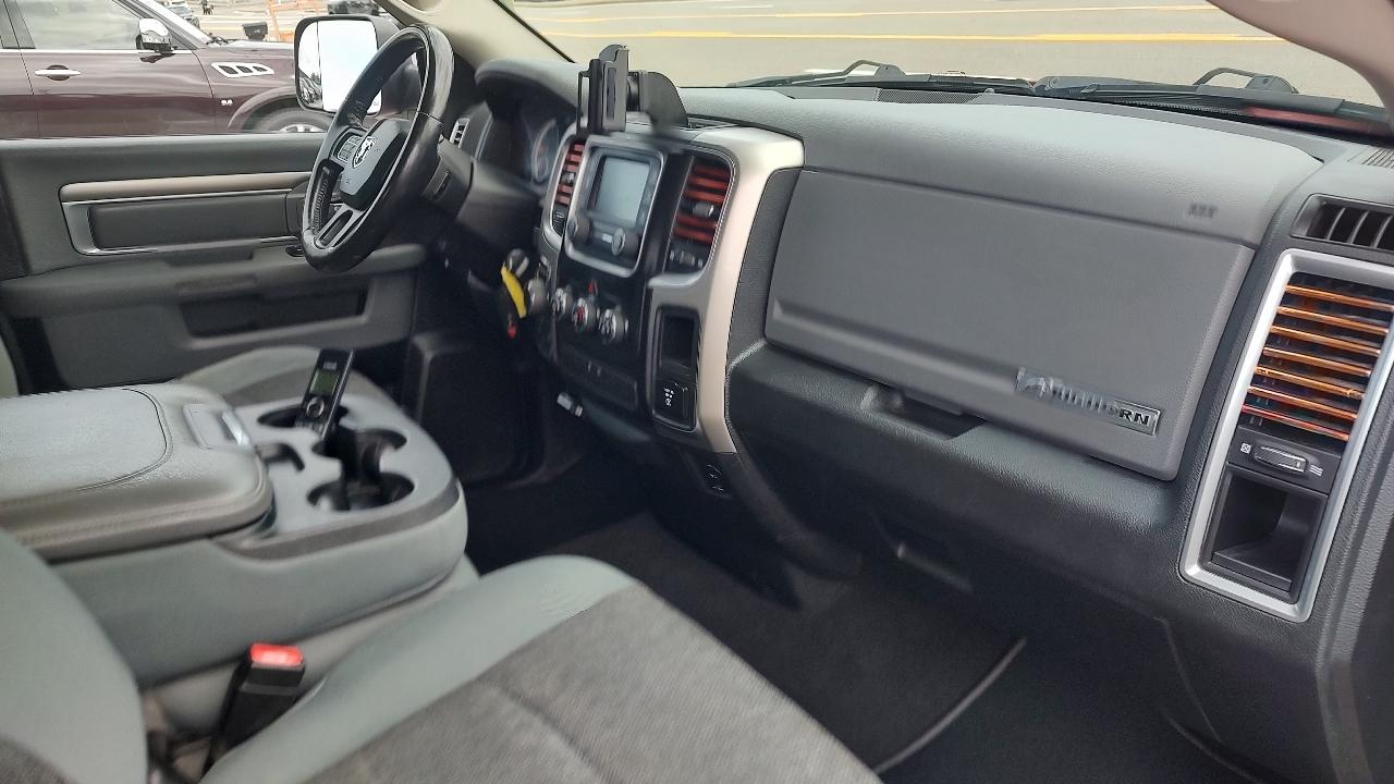 RAM 1500 SLT Quad Cab 4WD 2015