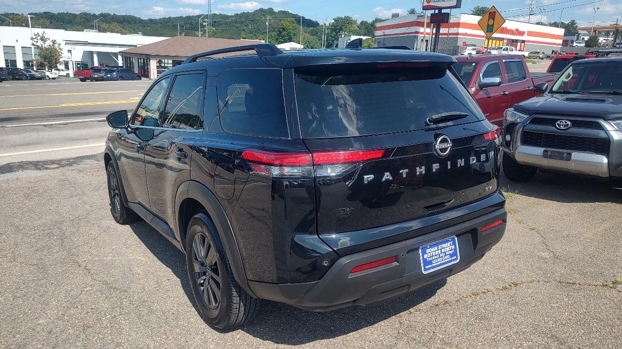 Nissan Pathfinder SV 2022