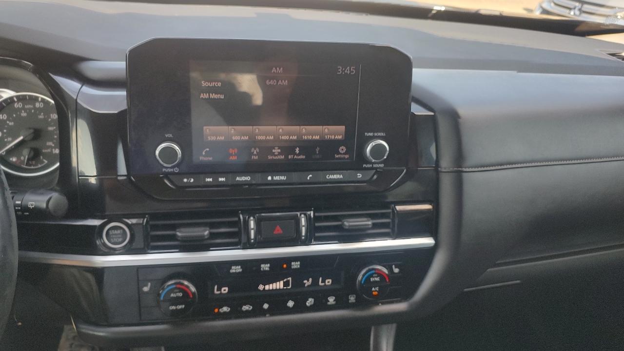 Nissan Pathfinder SV 2022