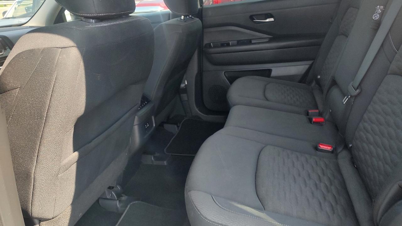 Nissan Pathfinder SV 2022