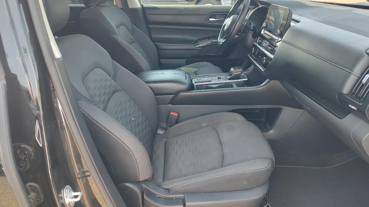 Nissan Pathfinder SV 2022
