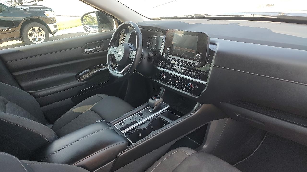 Nissan Pathfinder SV 2022