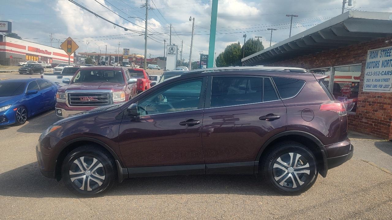 Toyota RAV4 LE AWD 2018