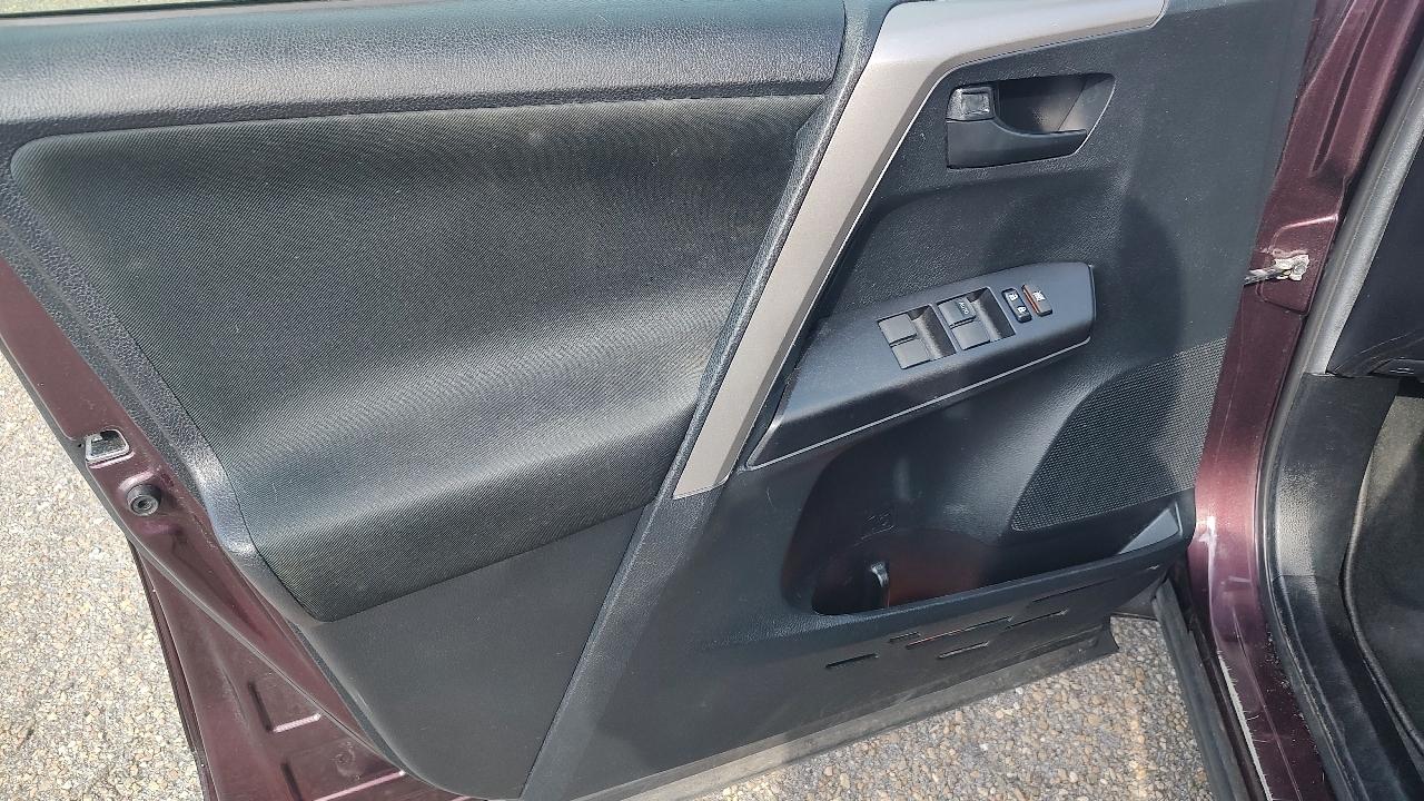 Toyota RAV4 LE AWD 2018